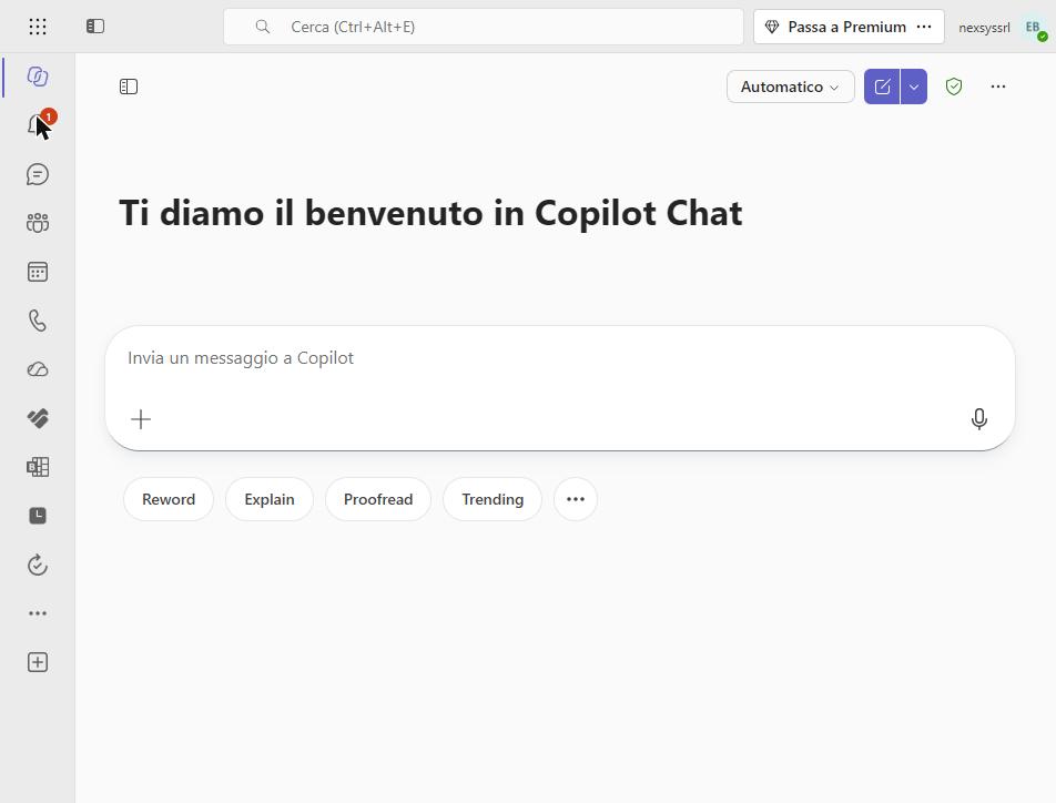 utilizzo dell'assistente ai microsoft copilot in teams schermata dell'interfaccia di copilot chat all'interno di microsoft teams, con la casella di testo per l'invio dei prompt e i suggerimenti di comandi.