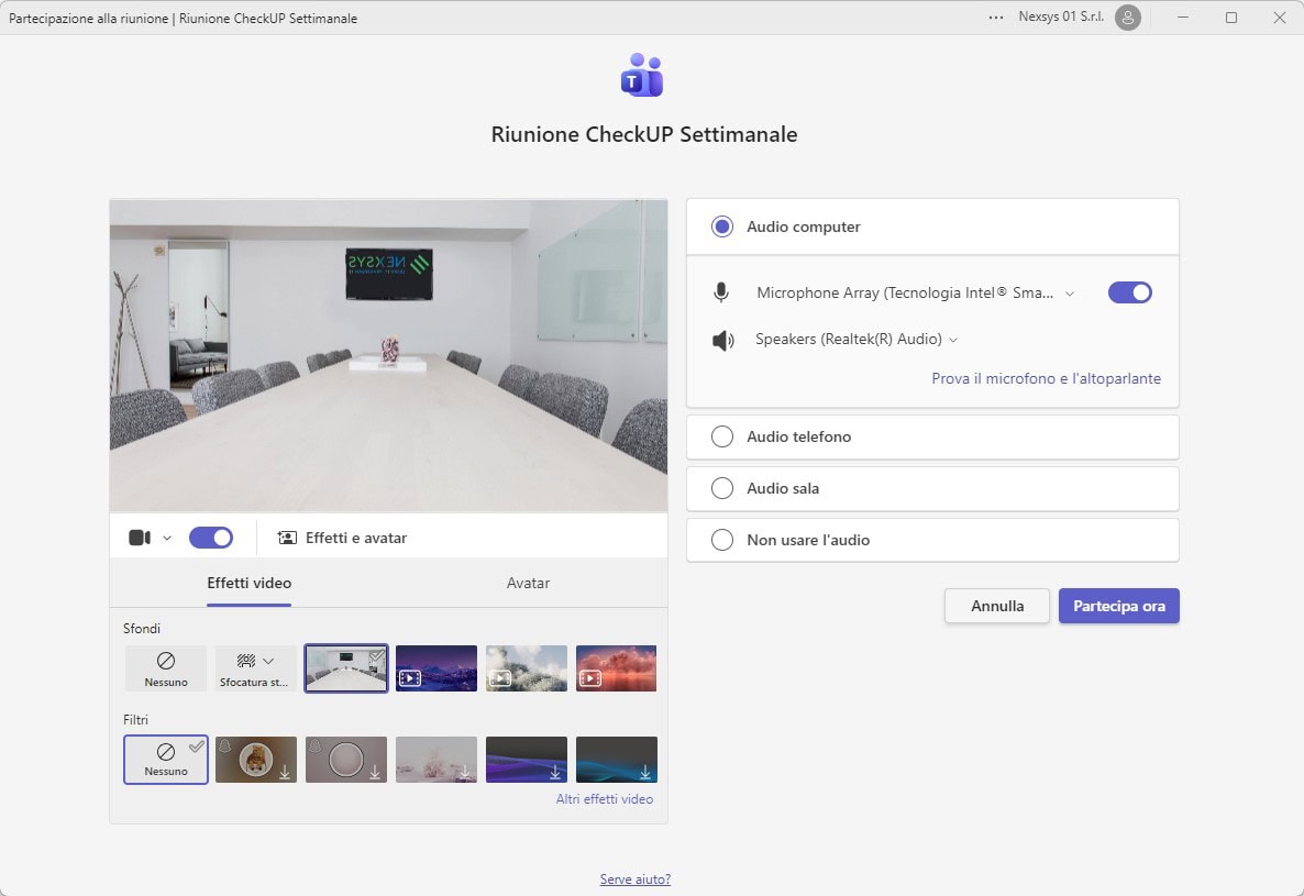 personalizzazione di sfondi ed effetti video prima di una riunione team schermata di pre-partecipazione a una riunione di microsoft teams con la sezione effetti e avatar aperta e la selezione dei filtri e degli sfondi personalizzati.