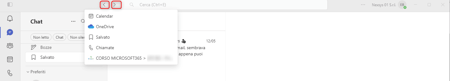 pulsanti di navigazione indietro e avanti in microsoft teams schermata dell'interfaccia superiore di microsoft teams con le frecce di navigazione indietro e avanti evidenziate e il menu della cronologia di navigazione aperto.